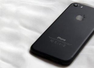 Az új iPhone SE-t szeptemberben mutatják be