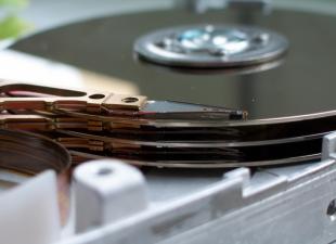 Зөөврийн компьютер дээр диск болон флаш дискийг хэрхэн нээх вэ Компьютер дээр дискийг хэрхэн асаах вэ